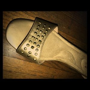 Avon CushionWalk stylish gold LowHeel Sandals 8